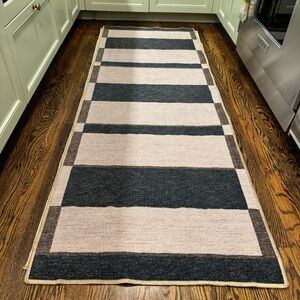 Ruggable Runner - 2.5’ x 7’ “Positano” and base